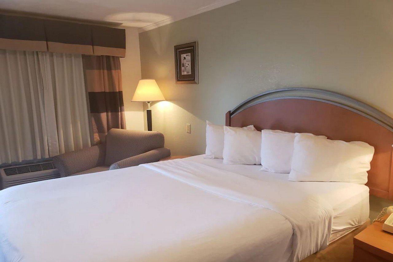White Columns Inn طومسون المظهر الخارجي الصورة