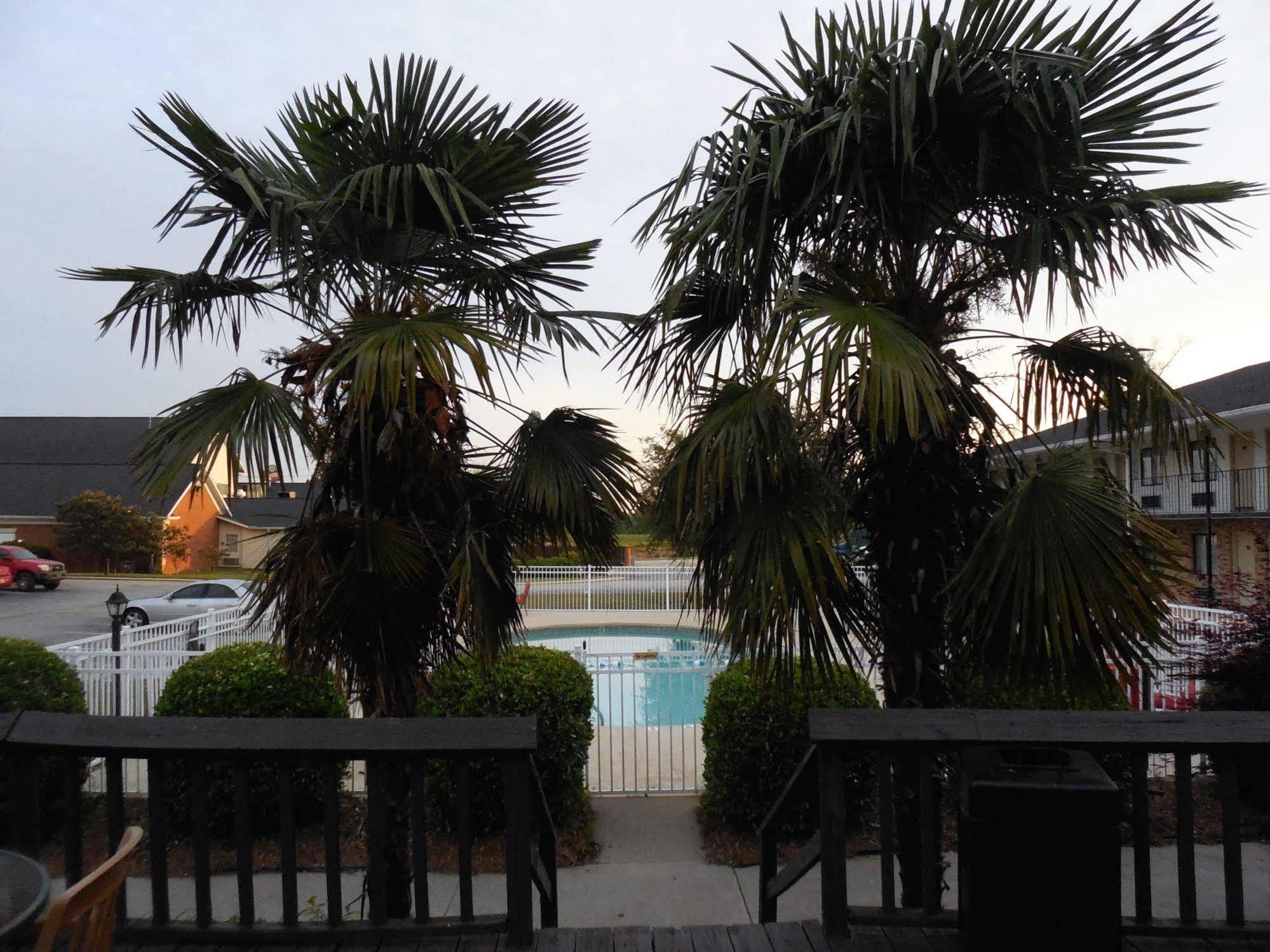 White Columns Inn طومسون المظهر الخارجي الصورة
